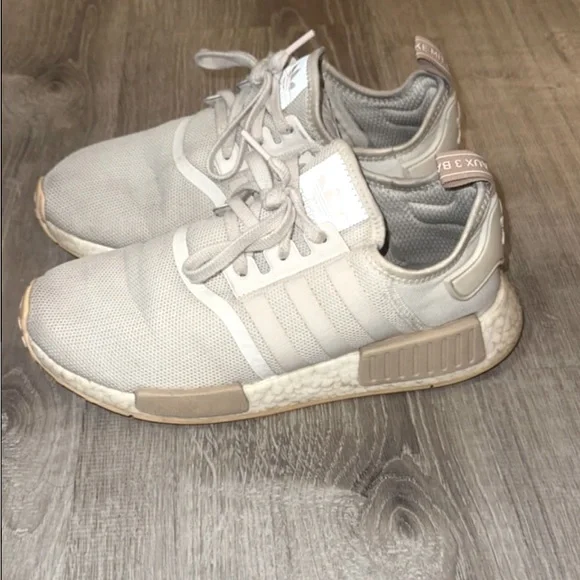Adidas hot sale nmds tan